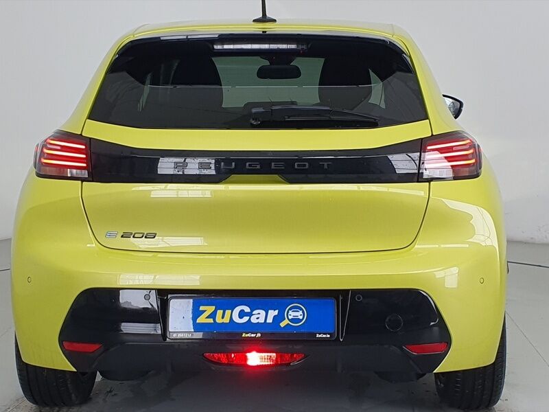 More views of Peugeot 208