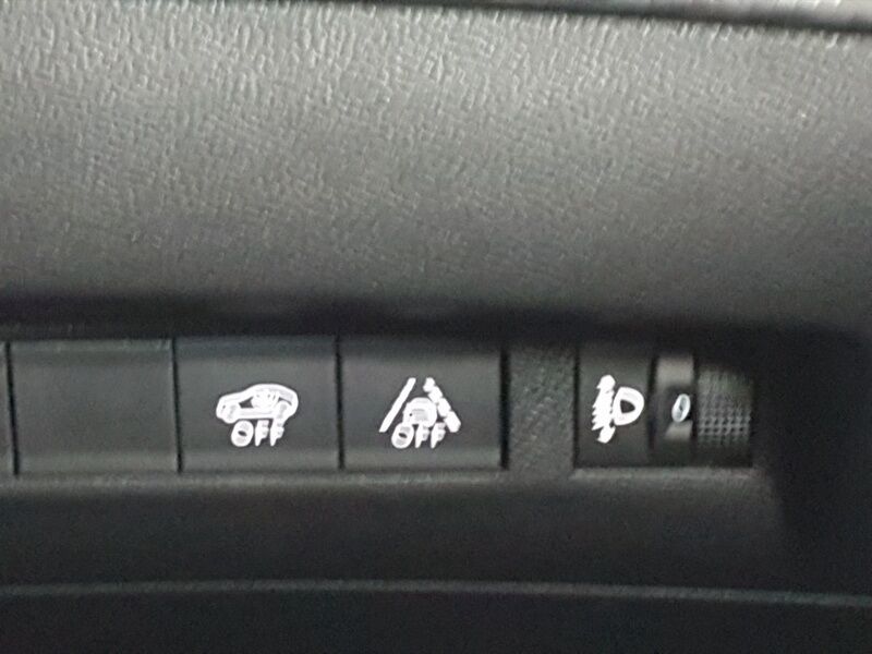 More views of Peugeot 208