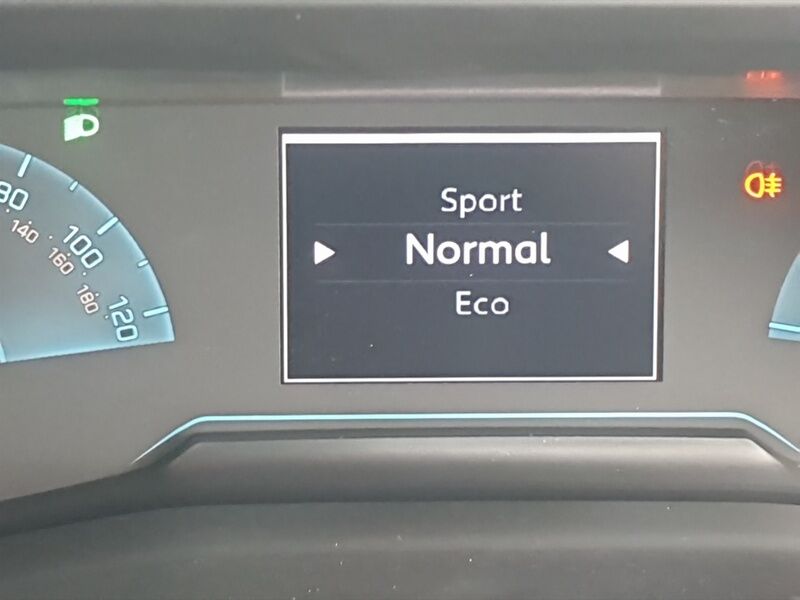 More views of Peugeot 208