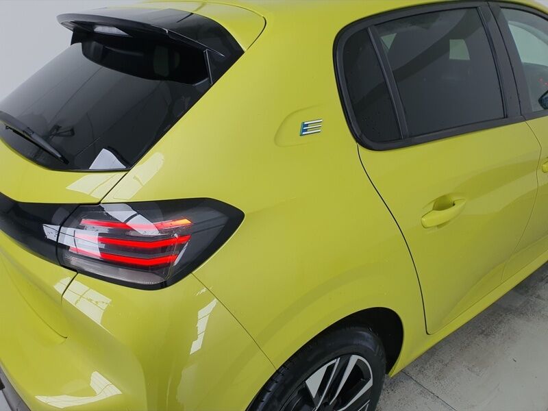 More views of Peugeot 208