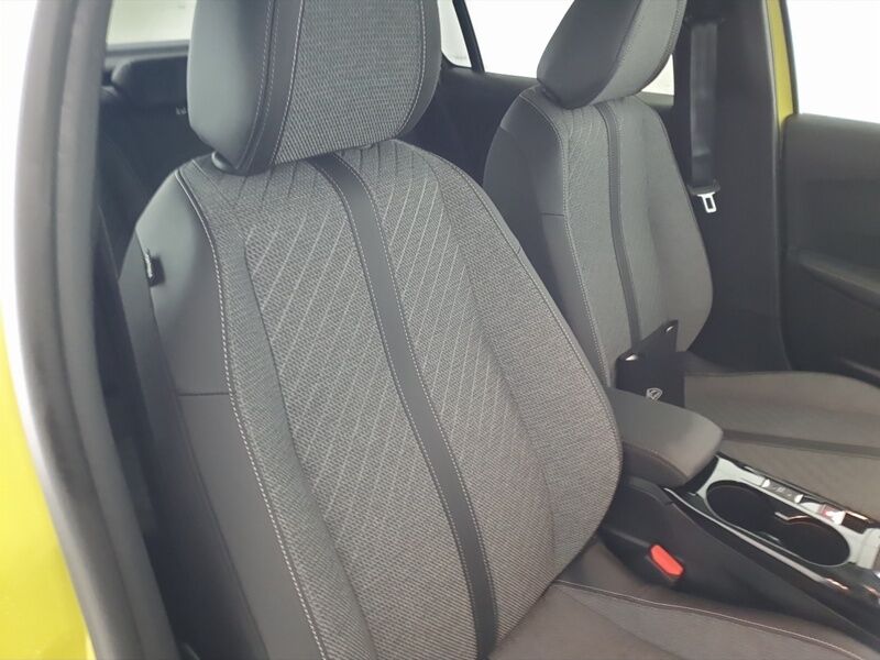 More views of Peugeot 208