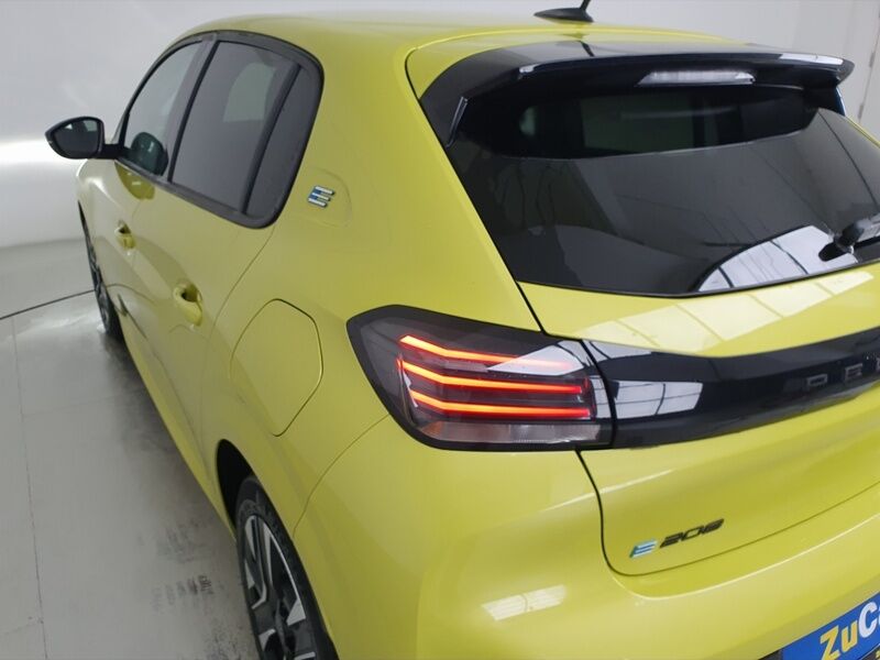 More views of Peugeot 208