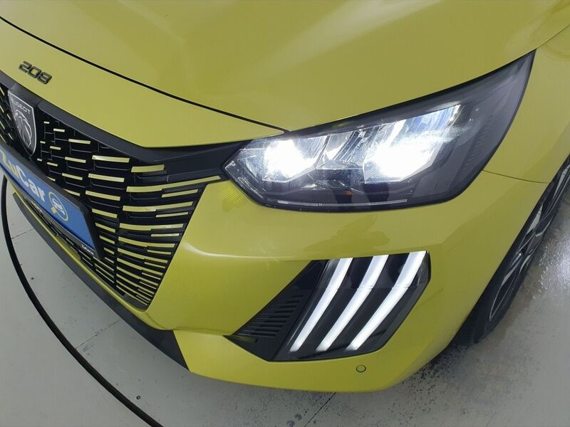 More views of Peugeot 208