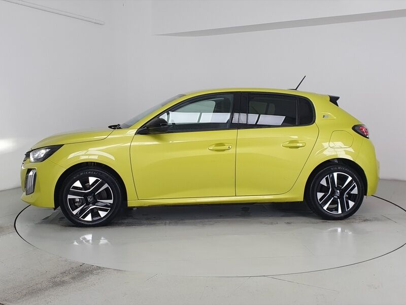 More views of Peugeot 208