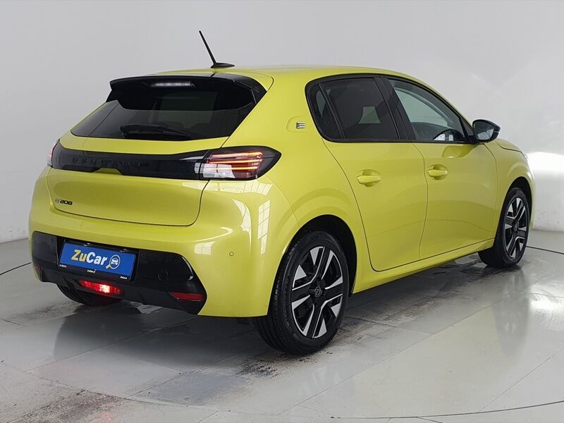 More views of Peugeot 208