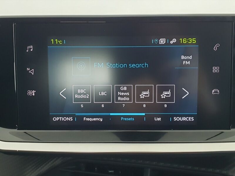 More views of Peugeot 208