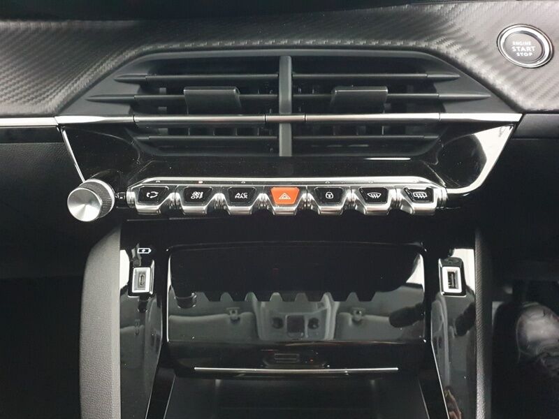 More views of Peugeot 208