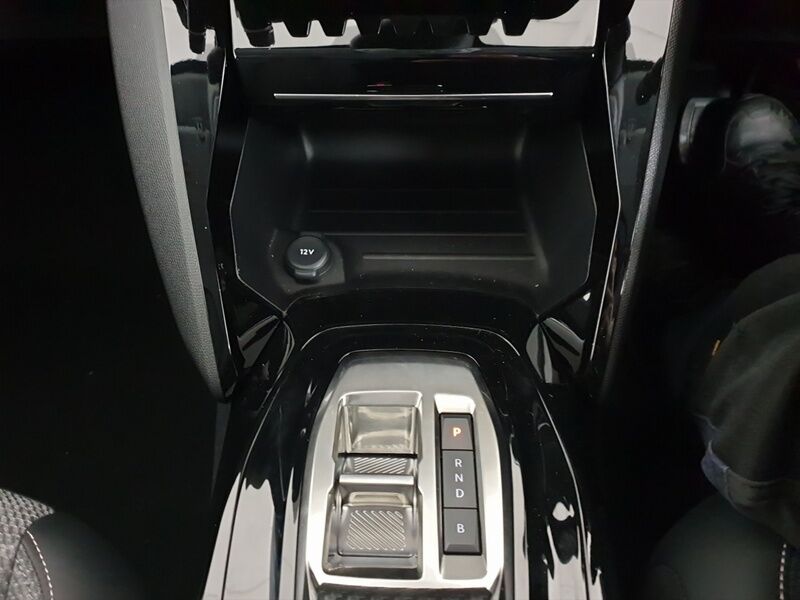 More views of Peugeot 208