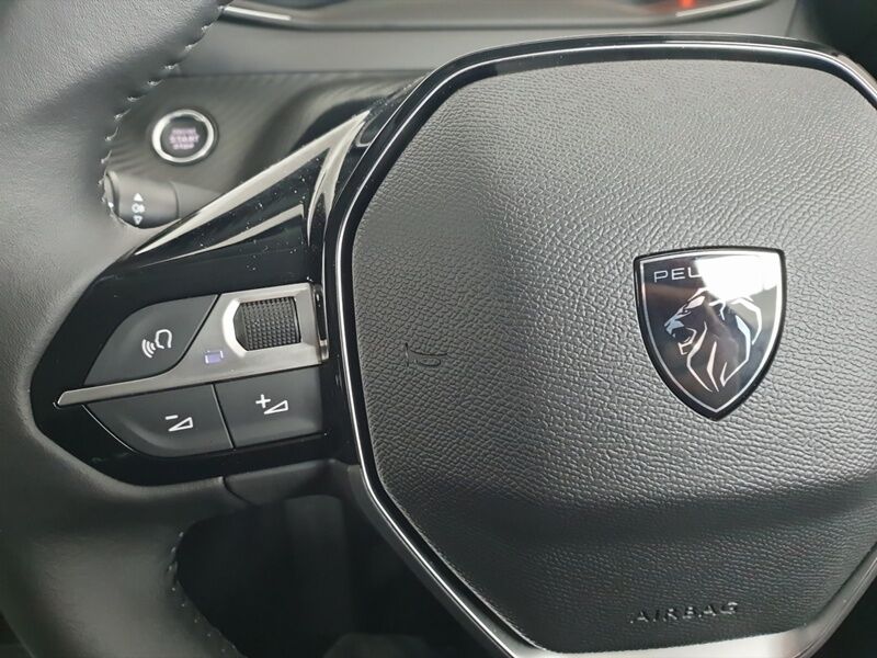 More views of Peugeot 208