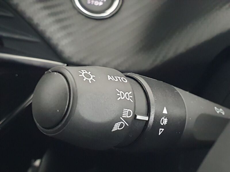 More views of Peugeot 208