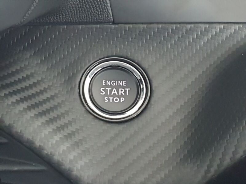 More views of Peugeot 208