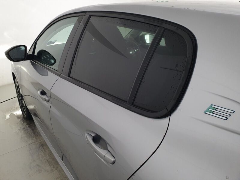 More views of Peugeot 208