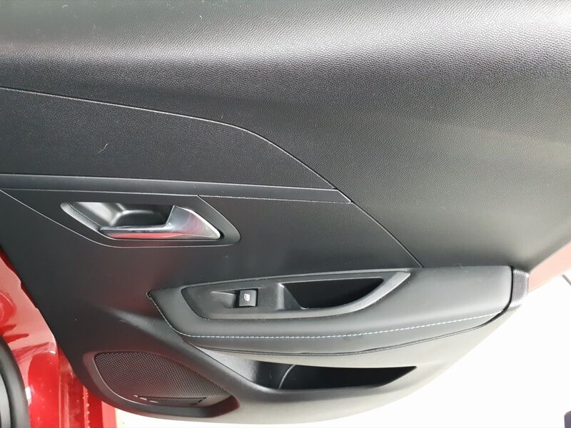 More views of Peugeot 208