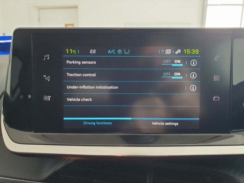 More views of Peugeot 208