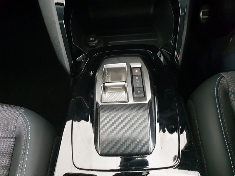 More views of Peugeot 208