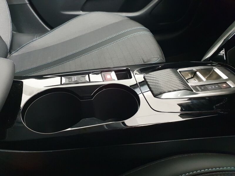 More views of Peugeot 208