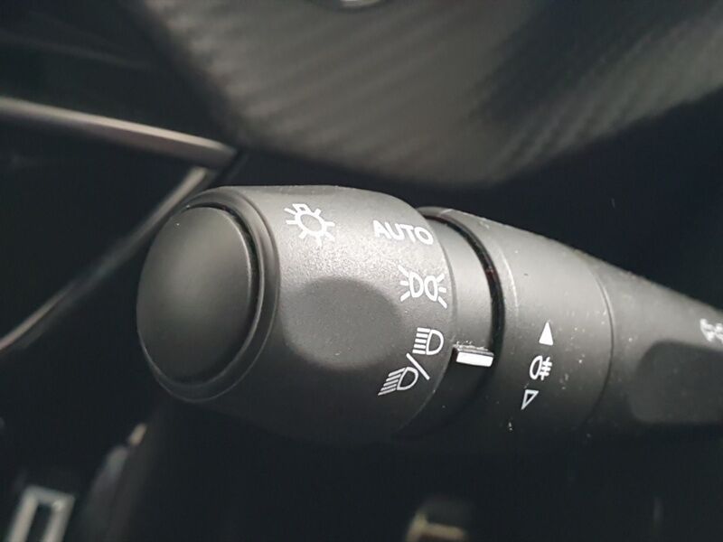 More views of Peugeot 208