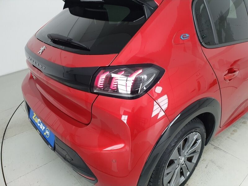 More views of Peugeot 208