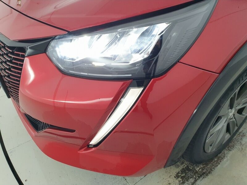 More views of Peugeot 208