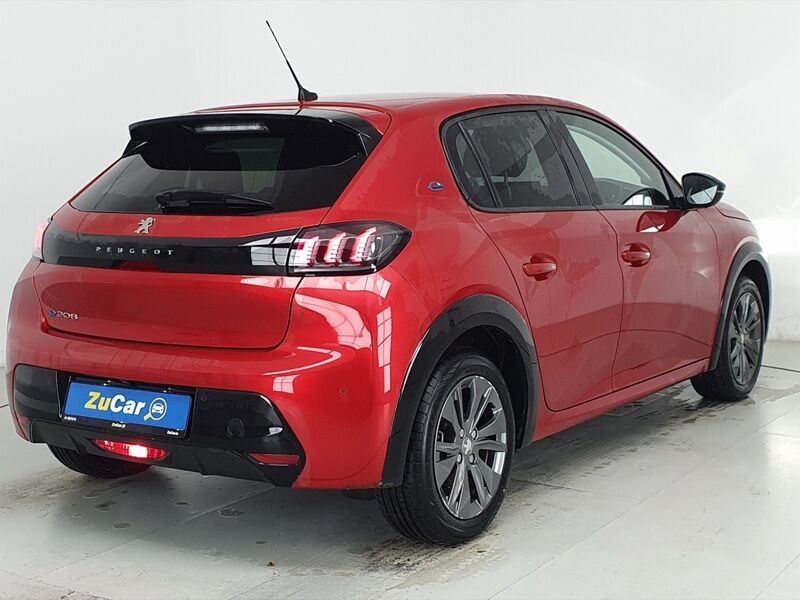 More views of Peugeot 208