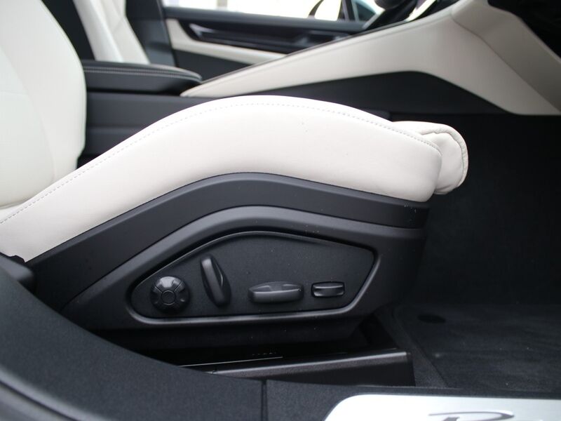 More views of Porsche Panamera