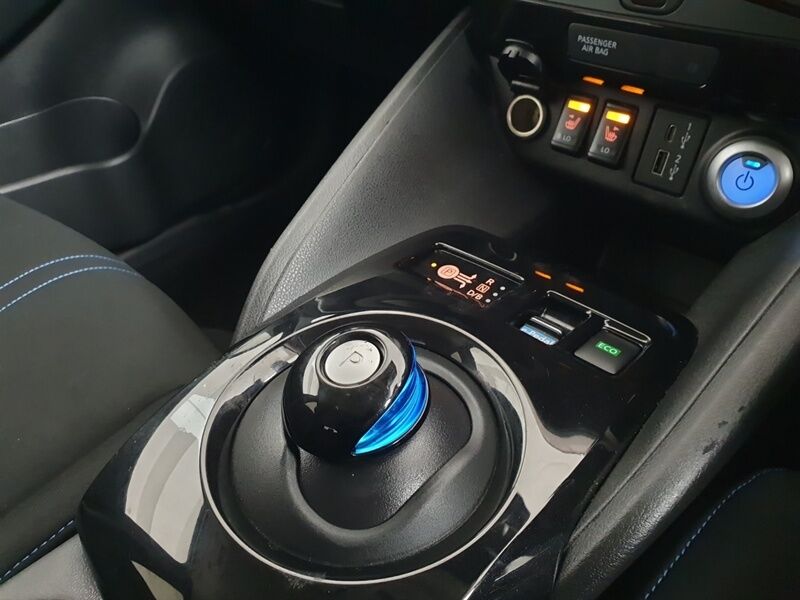 More views of Nissan Leaf