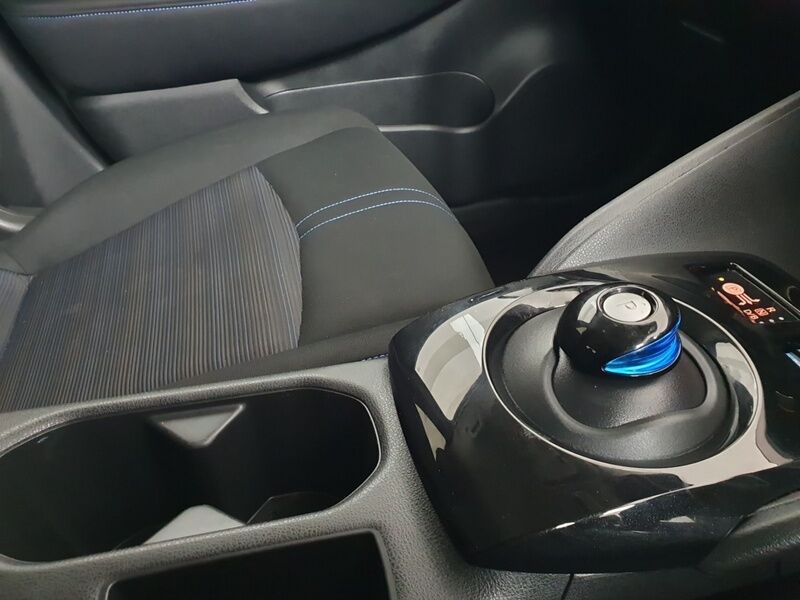 More views of Nissan Leaf