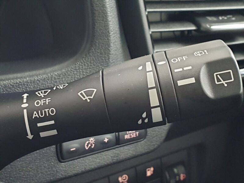 More views of Nissan Leaf