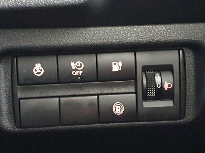 More views of Nissan Leaf