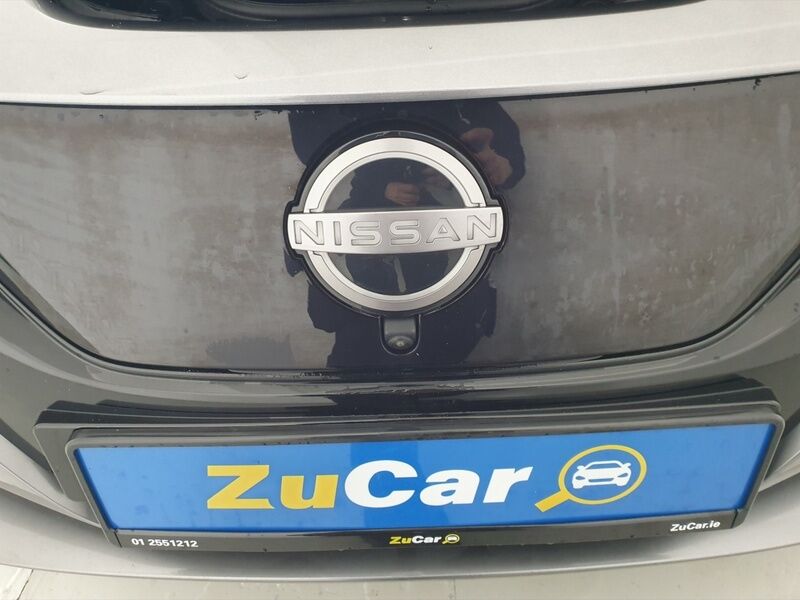 More views of Nissan Leaf