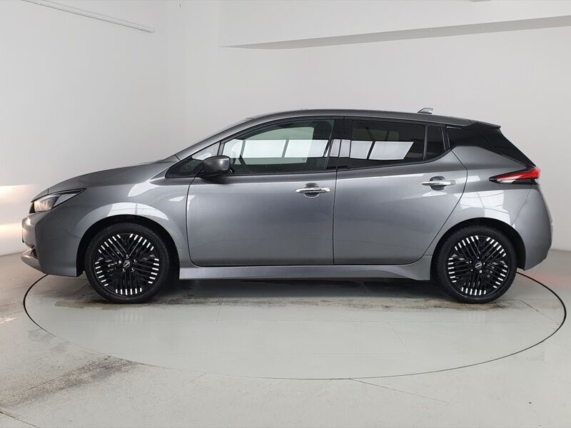 More views of Nissan Leaf