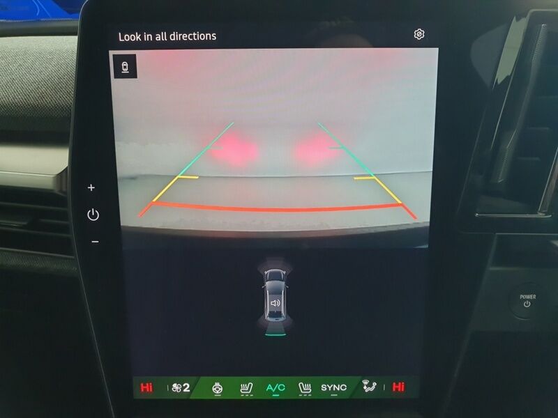 More views of Renault Scenic