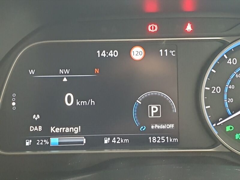 More views of Nissan Leaf