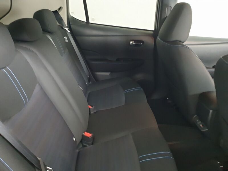 More views of Nissan Leaf