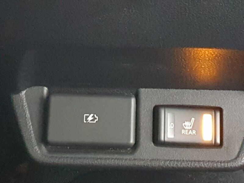 More views of Nissan Leaf