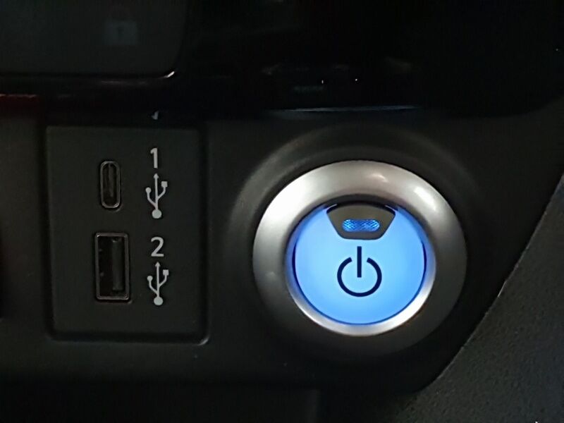 More views of Nissan Leaf