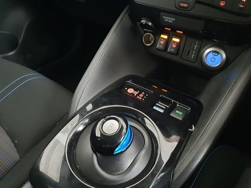 More views of Nissan Leaf