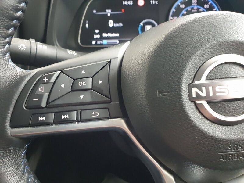 More views of Nissan Leaf