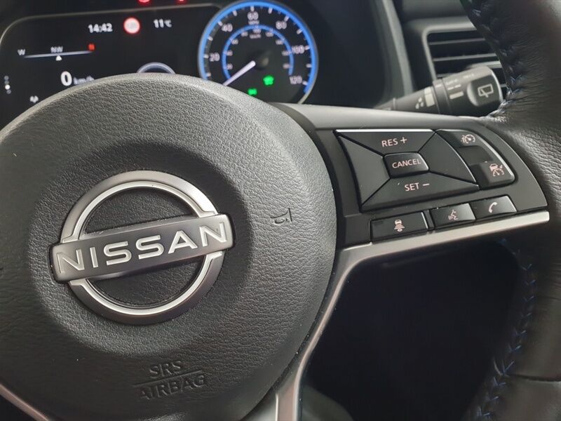 More views of Nissan Leaf