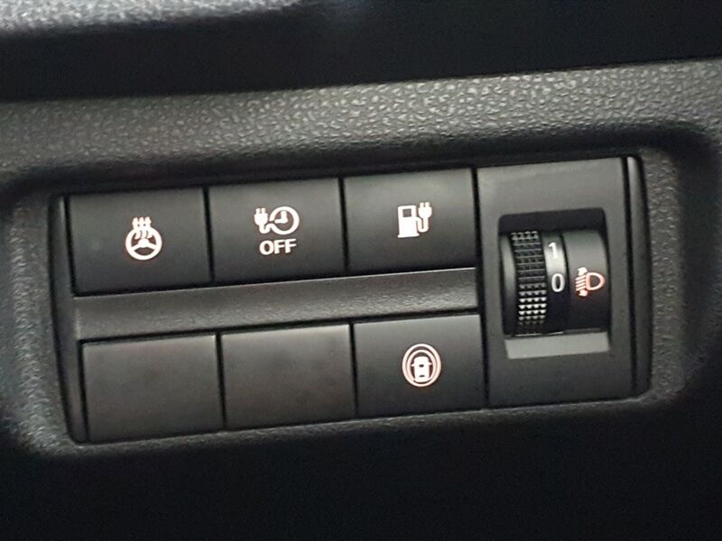 More views of Nissan Leaf