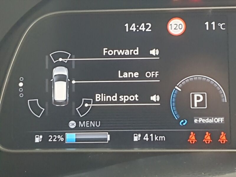 More views of Nissan Leaf