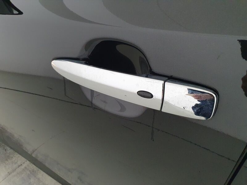 More views of Nissan Leaf