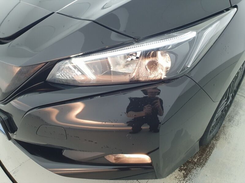 More views of Nissan Leaf