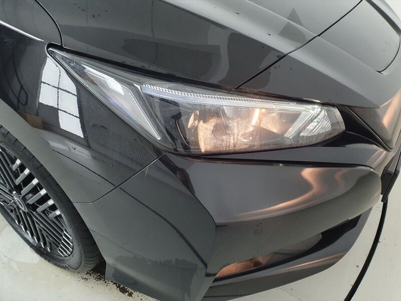 More views of Nissan Leaf