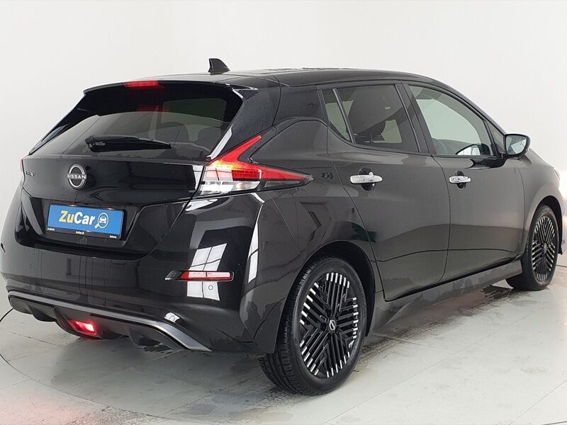 More views of Nissan Leaf