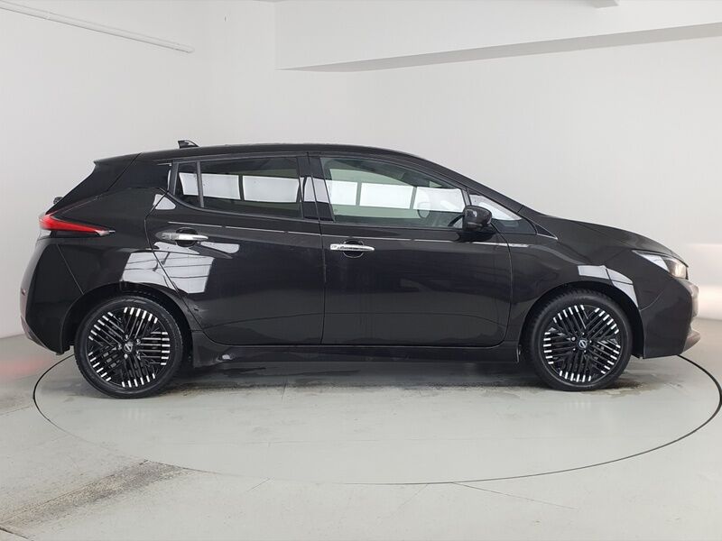 More views of Nissan Leaf