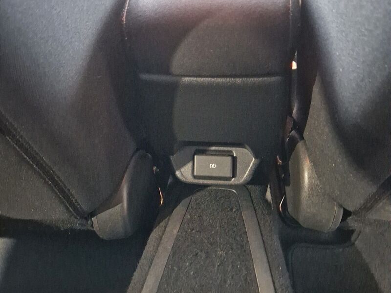 More views of Nissan Leaf