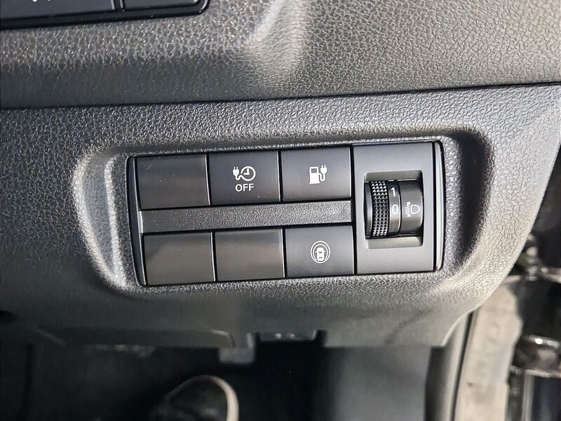 More views of Nissan Leaf