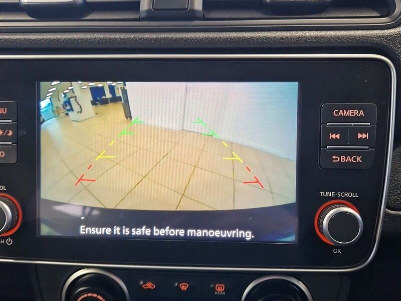 More views of Nissan Leaf