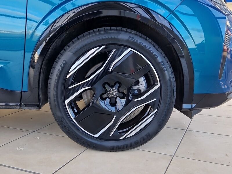 More views of Peugeot 3008